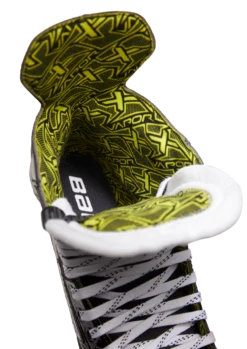 Bauer Vapor X3.5 Intermediate Roller Skates -Bauer 1060231 RH Vapor X3.5 Skate 0525 clipped