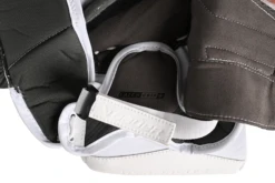 Bauer Vapor Hyperlite2 Senior Goalie Catcher 15 Bauer Vapor Hyperlite2 Senior Goalie Catcher -Bauer 1061626 BTH23 GOAL STICKS ELITE SR MTOBLACK catalog front 21eb9c2a 1e96 402d bb23 a3bf7d0b586b