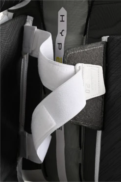 Bauer Vapor Hyperlite2 Senior Goalie Pads -Bauer 1061658 BTH23 GOAL PADS HYP2RLITE SR WHITE Tune Fit Strap detail 02